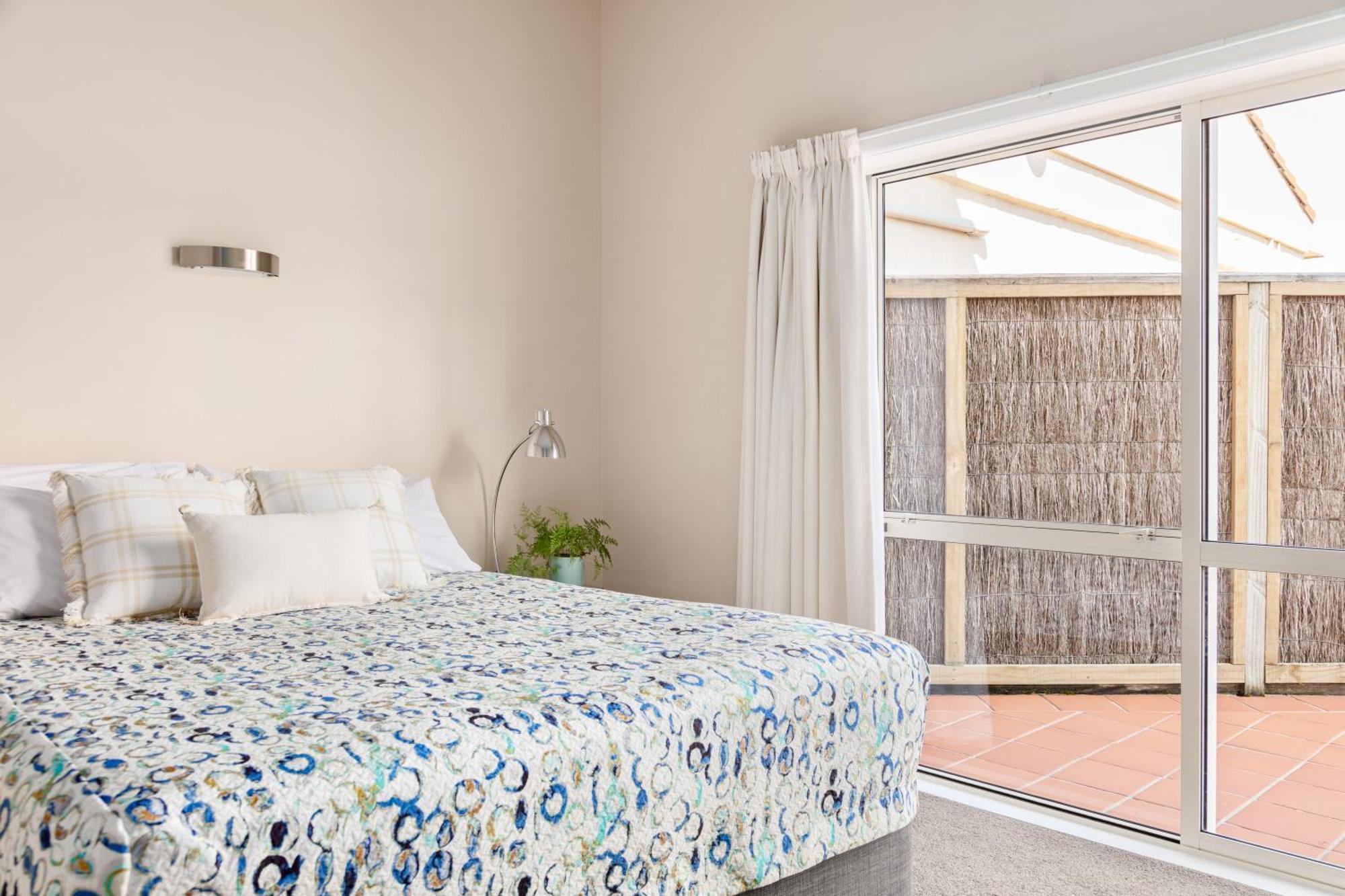 Ocean Beach Motor Lodge Гисборн Экстерьер фото