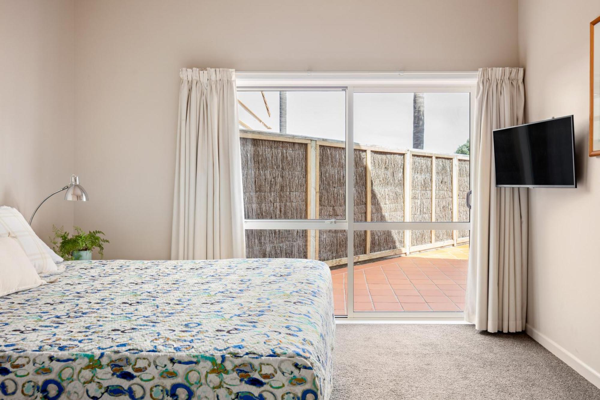 Ocean Beach Motor Lodge Гисборн Экстерьер фото
