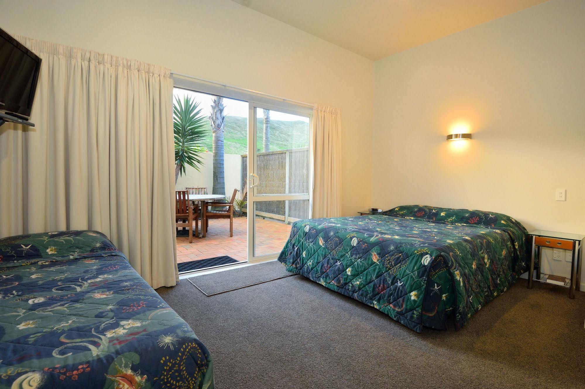 Ocean Beach Motor Lodge Гисборн Экстерьер фото